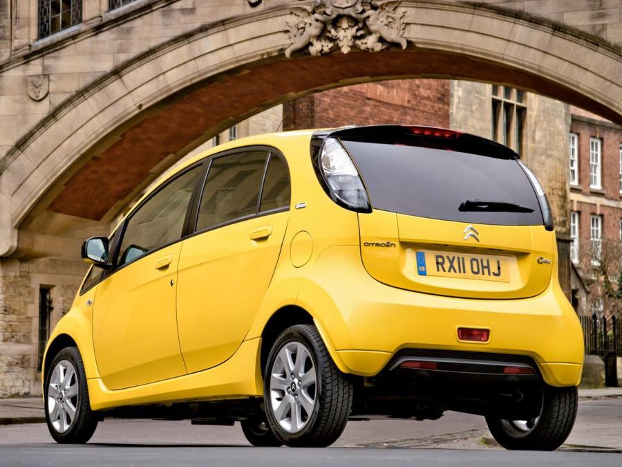  Citroen C-Zero 2010 года  (UK) (фото 2 из 7)
